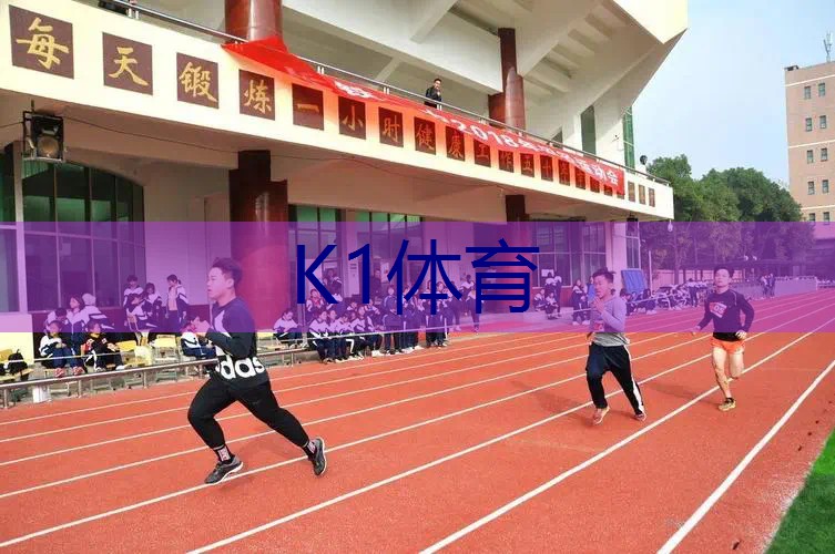带网球拍出门怎么打球